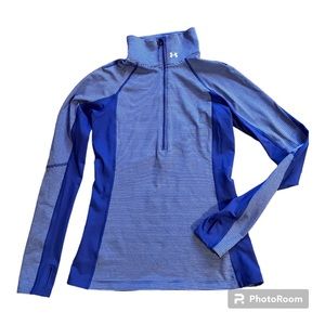 Under Armor thumb hole zip pull over - size SM/P